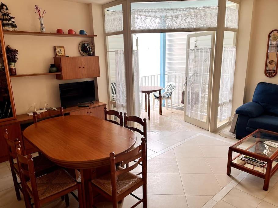 Piso Con Parking En El Centro A 2 Minutos De La Playa Apartman L' Escala Kültér fotó